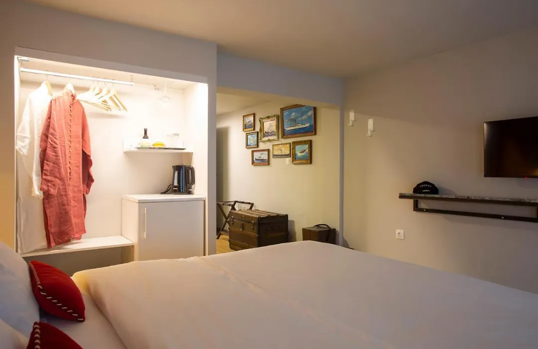 The Frogs_Guest House-1