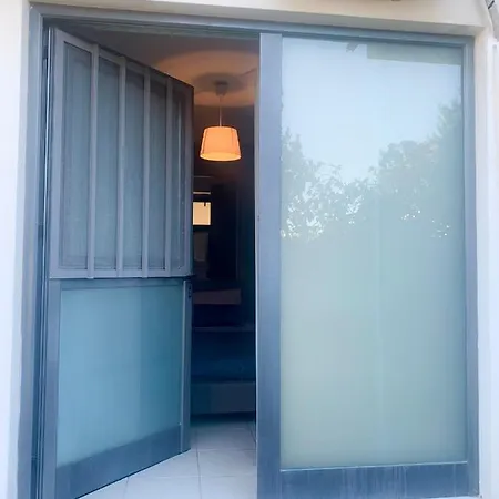 Confidential Apartment, Prime Location-3