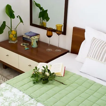 Inspiration Guestroom With Amazing Roof Garden-3